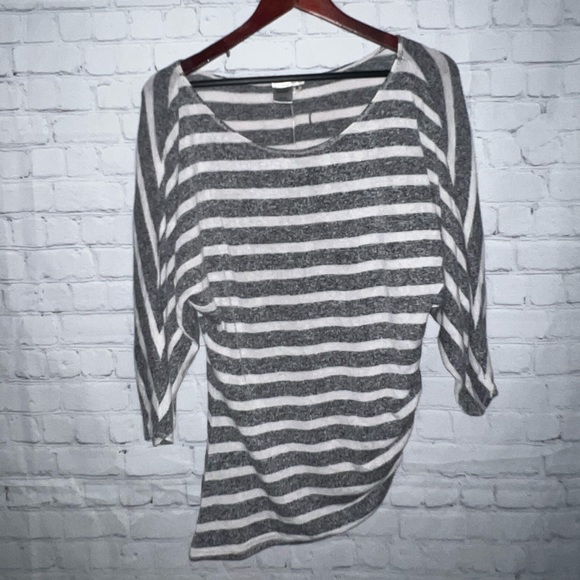sophie max gray & white striped top size M - Picture 2 of 4